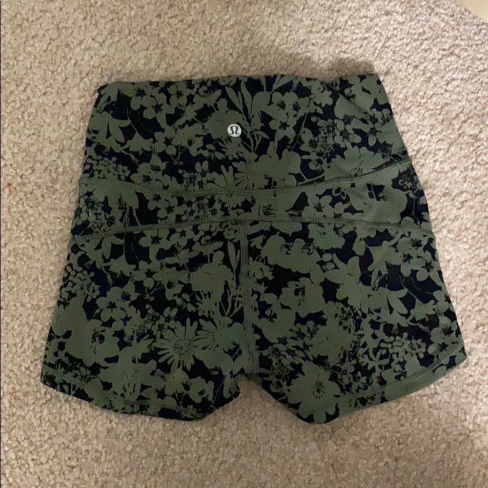 Lululemon high wasted shorts 🤍